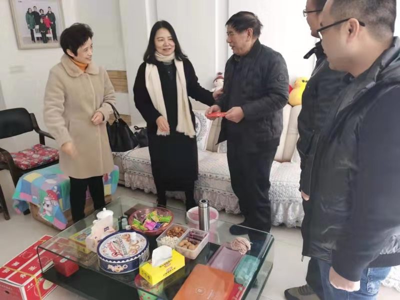 民建安庆市宜秀区委节前慰问会员