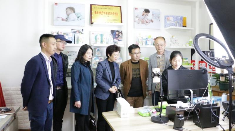 民建安庆宜秀区委调研服务业会员企业复工复产情况