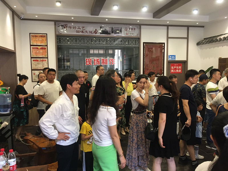 调研百年老店  助力特色发展