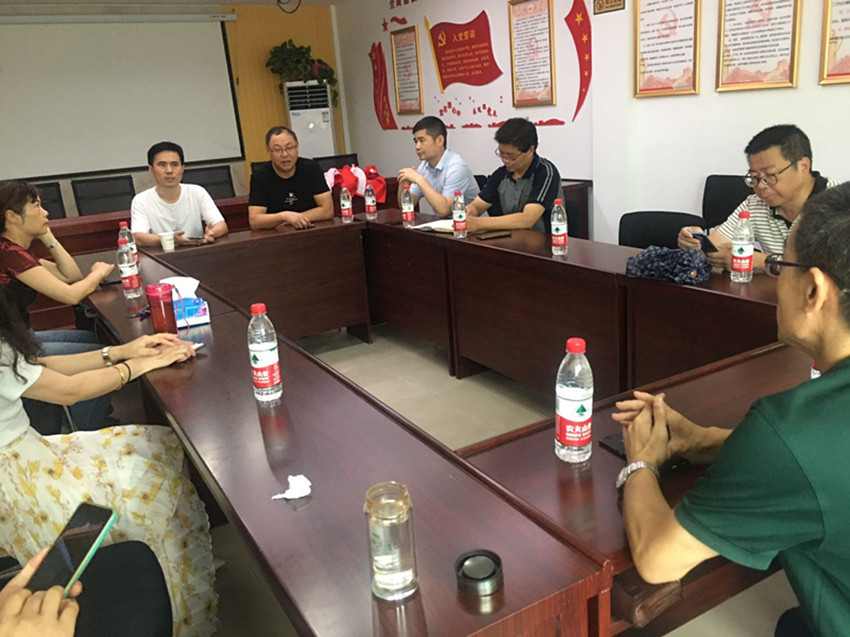 民建安庆市迎江区委开展“民建进社区，文明你我他”活动