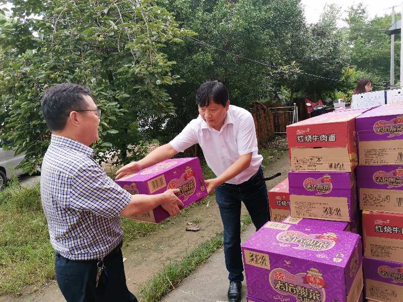 民建安庆市大观区委主委白永飞带队赴抗洪一线慰问