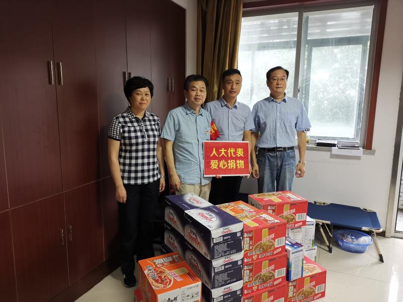 安庆宜秀民建会员慰问防汛抢险值守人员