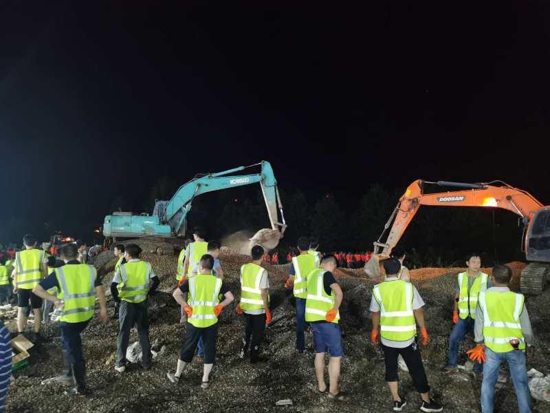 共同抗汛情，彰显企业责任——民建安庆迎江二支部会员企业积极参加抗洪防汛