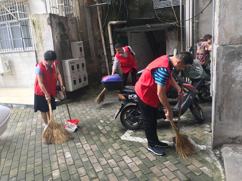 民建安庆市迎江区委开展“民建进社区，文明你我他”活动
