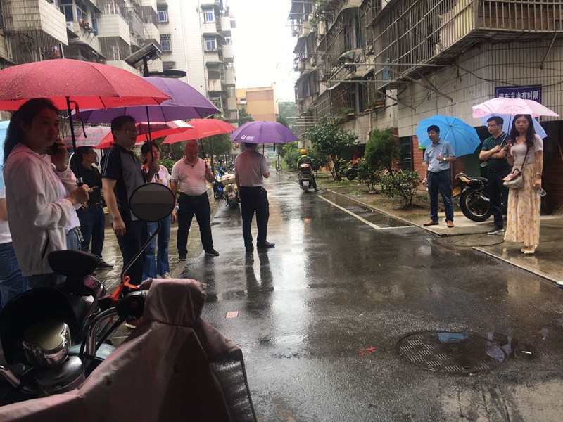 民建安庆市迎江区委开展“民建进社区，文明你我他”活动