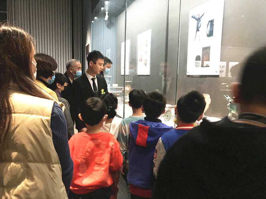 民建安庆市妇工委组织女会员参观安庆市博物馆