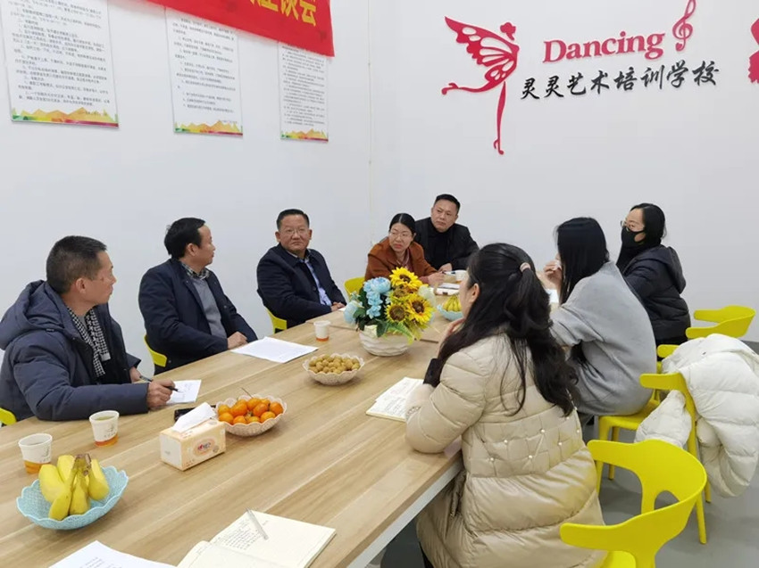 太湖县政协主席赵福南视察民建安庆市委会直属二支部会员企业