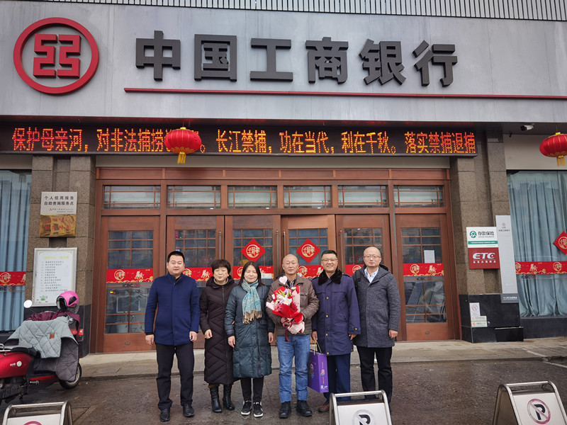 民建安庆市宜秀一支部新春走访慰问会员