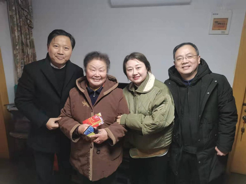 佳节慰问暖人心 浓浓关怀显真情——民建大观区委开展春节慰问活动