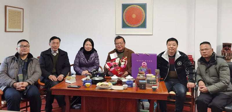 民建安庆市宜秀三、四支部新春走访慰问会员