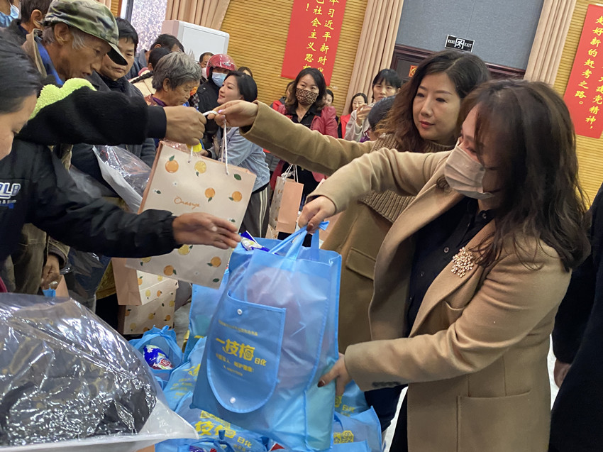 民建安庆市妇工委“暖冬行动”走进杨桥镇