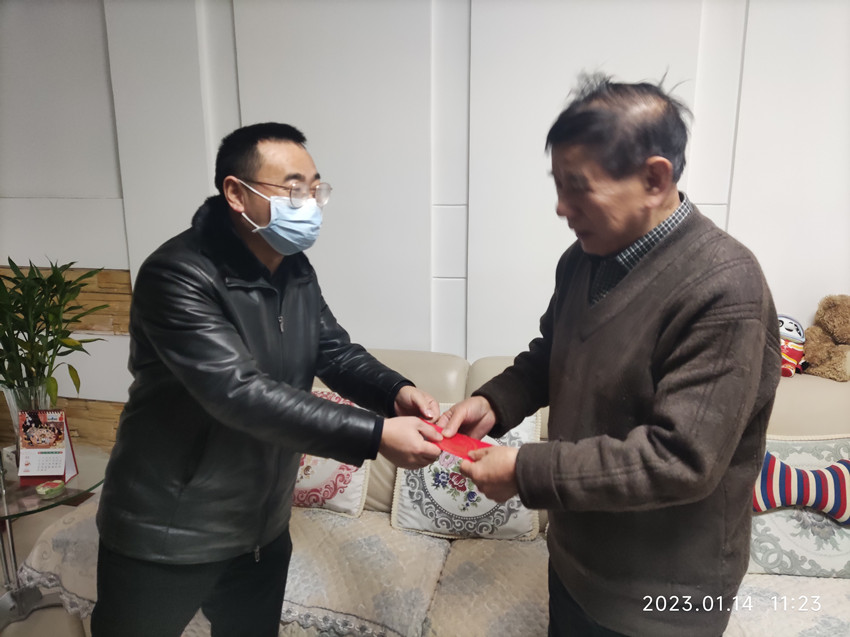 节前“送温暖”，关爱情谊浓