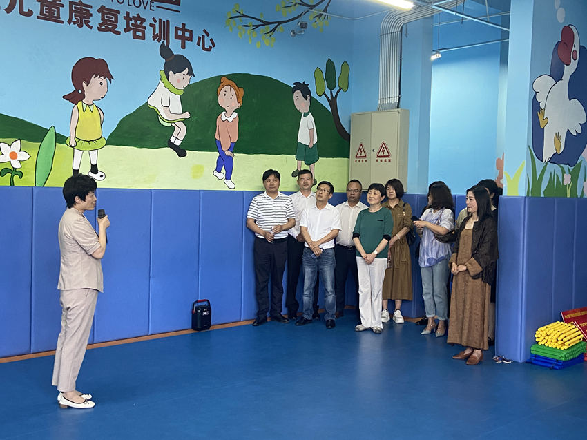 民建安庆市妇工委联合安庆市（民建）企联会开展“庆六一、送关爱”公益活动