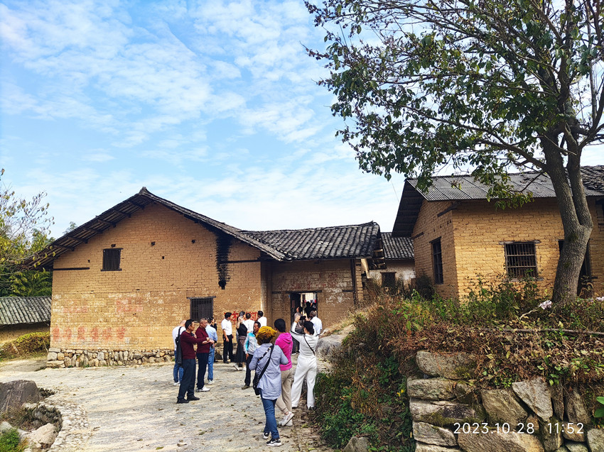 民建宜秀区委三支部开展传统古村落?；さ餮谢疃? /></span>
</p>
<p class=