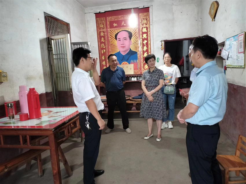 民建安庆市委会赴五横乡杨亭村开展“夏日送清凉”活动