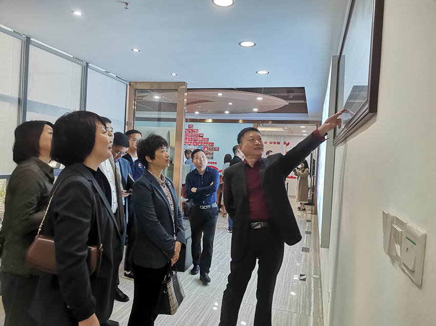 朱菊云率队赴东莞学习考察