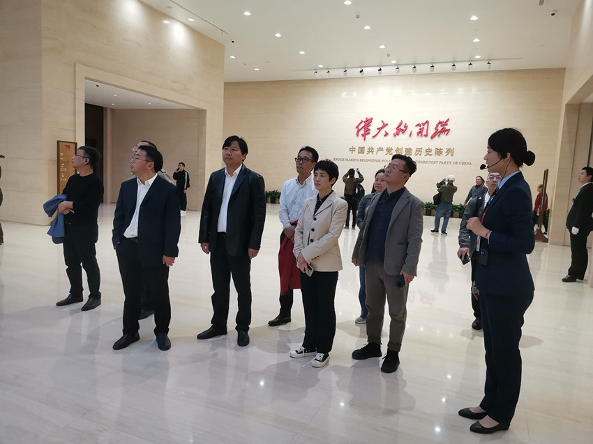 朱菊云率队赴上?？埂澳闹昵扛⑼沤岱芙抡鞒獭敝魈饨逃餮? /></span>
</p>
<p class=