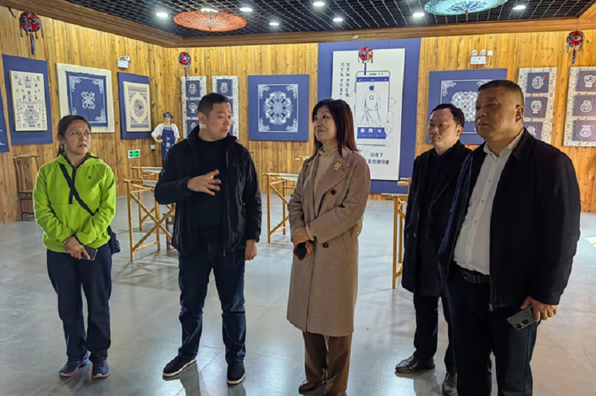 利辛县统战部来民建会员所属学?？疾旖涣魍痴焦ぷ? /></span> 
</p>
<p class=