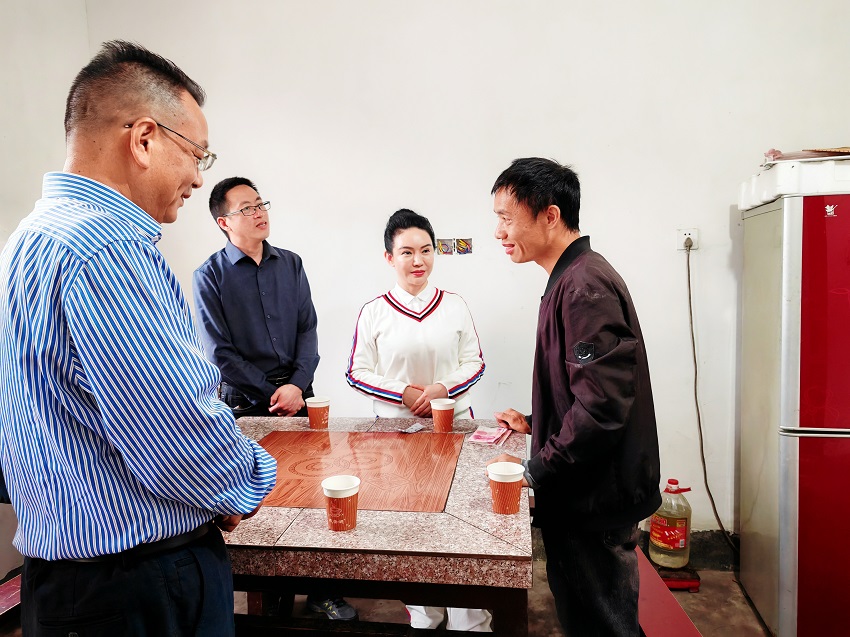 民建安庆市委会直属一支部走访慰问 困难群众家庭