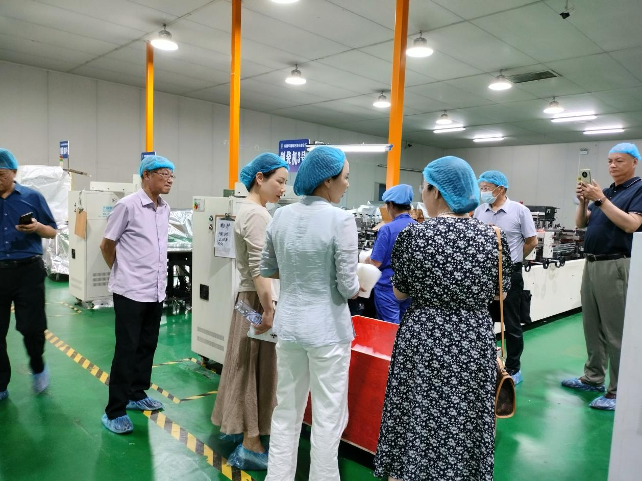 县政协“育建花开”教育界别活动室委员赴民建市委直属八支部调研